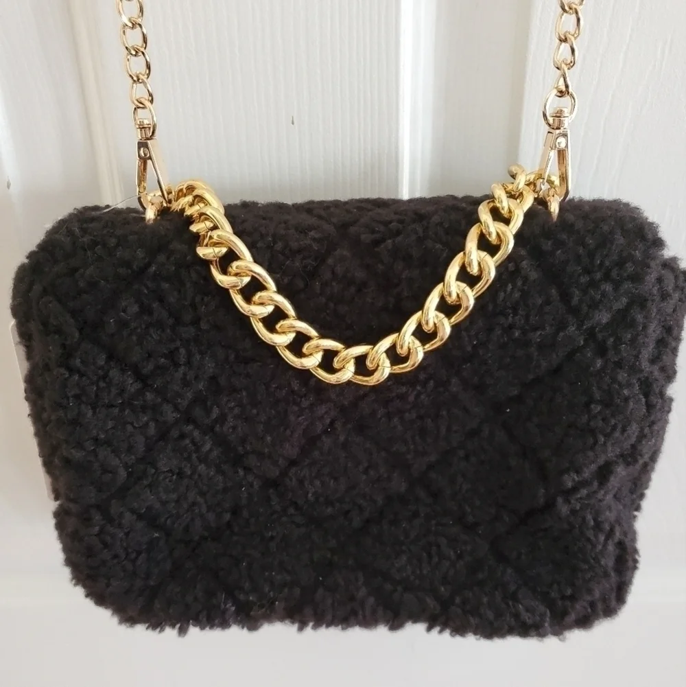 Urban Expressions Corriedale Crossbody in black
